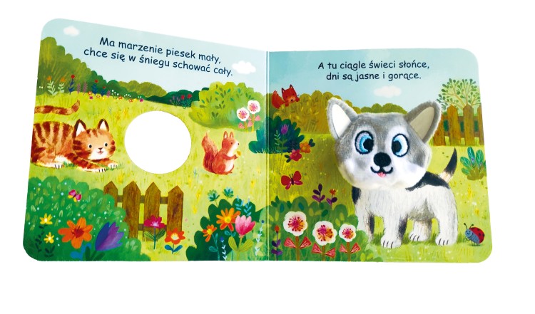 Wnętrze książki "Kocham cię. Mały piesek" przedstawiające pieska z głową w formie pacynki w ogrodzie