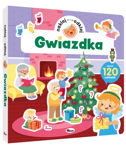 Okładka 3D książki z naklejkami wielokrotnego użytku pt. Gwiazdka z serii Naklej, odklej przedstawiająca rodzinę ubierającą choinkę w wigilijny wieczór