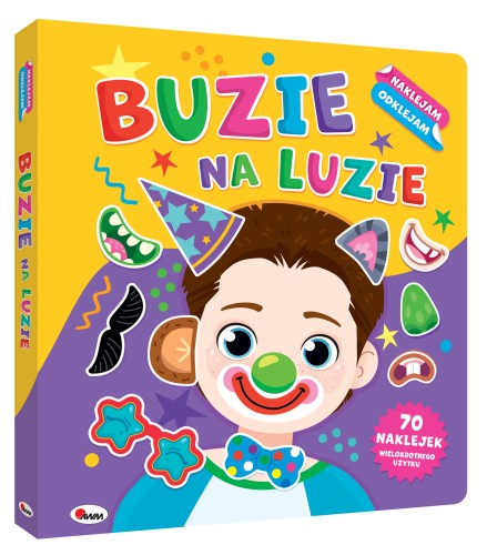 Okładka 3D książki z naklejkami wielokrotnego użytku pt. Buzie na luzie z serii Naklejam, odklejam przedstawiająca chłopca z różnymi elementami przebrania